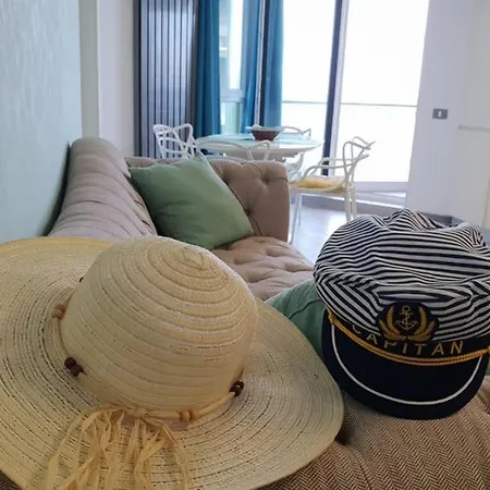 Alezzi Beach Nofomo Seaview Năvodari